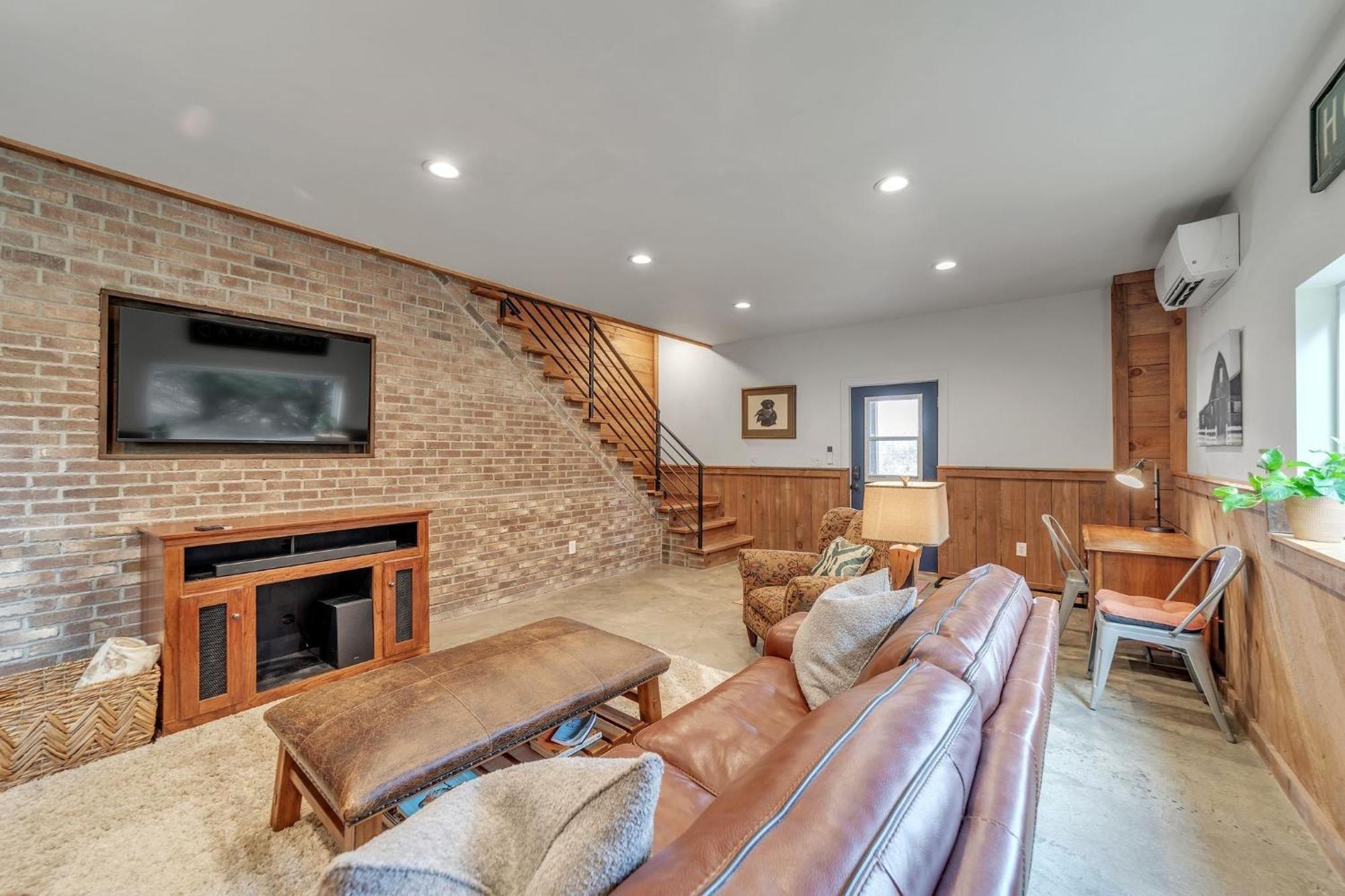 Comfortable Home Near Wineries And Hiking Farmhouse Hendersonville Εξωτερικό φωτογραφία